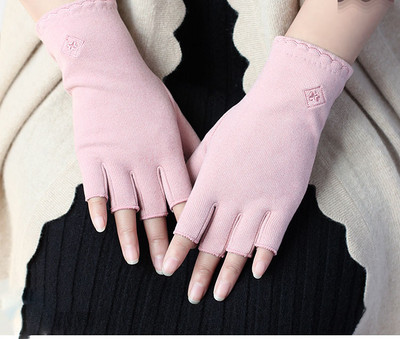 Alkalmi női kesztyű szabásminta hímzéssel