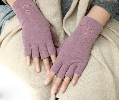 Alkalmi női kesztyű szabásminta hímzéssel