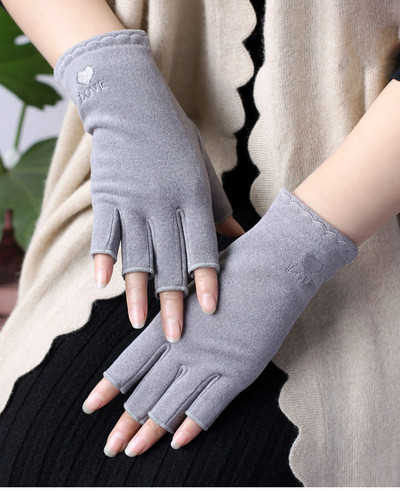 Alkalmi női kesztyű szabásminta hímzéssel