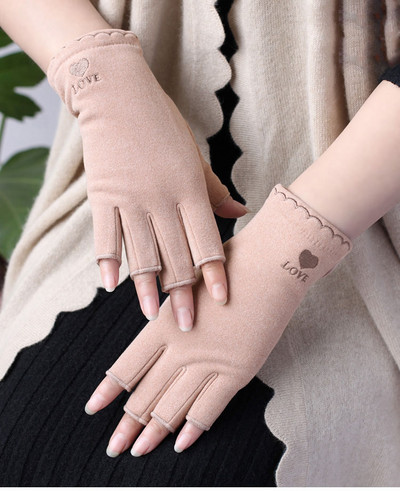 Alkalmi női kesztyű szabásminta hímzéssel