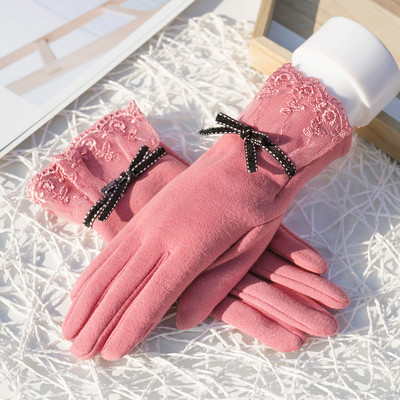Női kesztyű csipkével és szalaggal