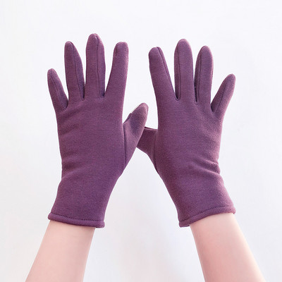 Női kesztyű csipkével és szalaggal