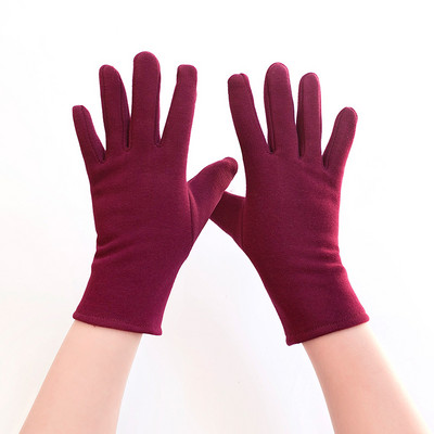 Női kesztyű csipkével és szalaggal