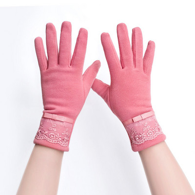 Női kesztyű csipkével és szalaggal