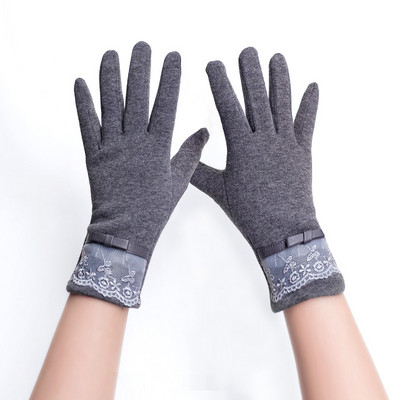 Női kesztyű csipkével és szalaggal