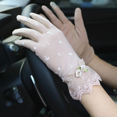 Šiuolaikinės moteriškos pirštinės su nėriniais – keli modeliai