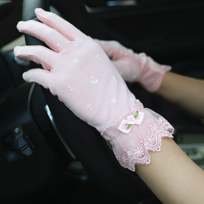 Šiuolaikinės moteriškos pirštinės su nėriniais – keli modeliai