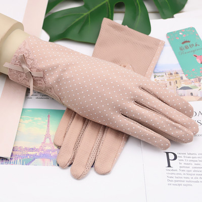 Šiuolaikinės moteriškos pirštinės su nėriniais – keli modeliai