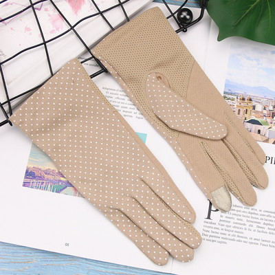 Šiuolaikinės moteriškos pirštinės su nėriniais – keli modeliai