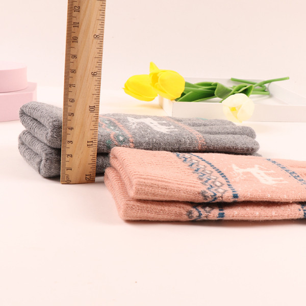 Női gyapjú kesztyű karácsonyi motívummal