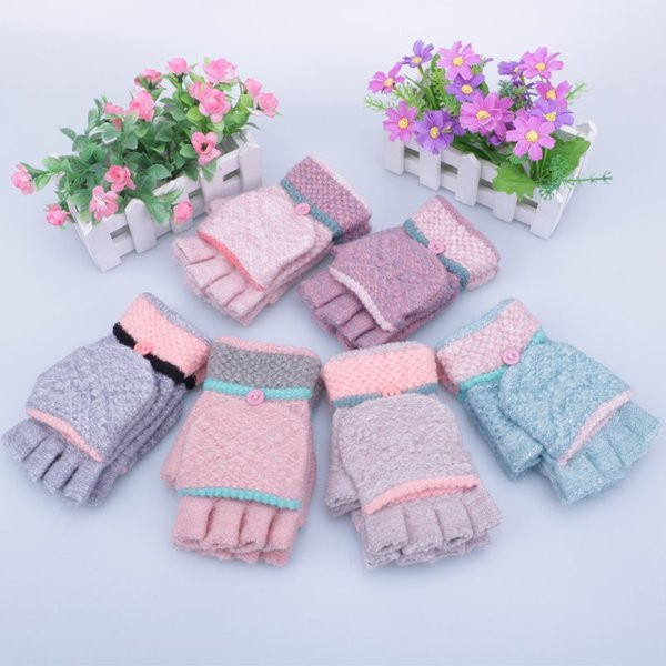 Női téli kesztyűs, gombos szabású modell