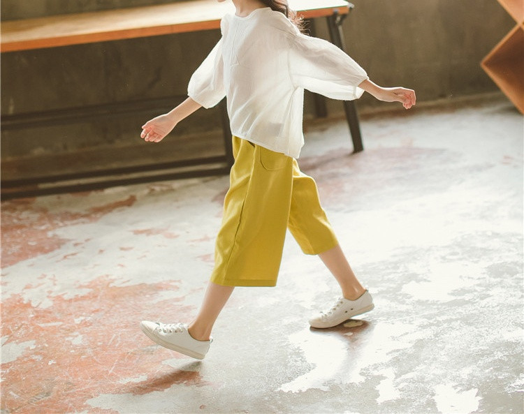 Gyerekkészlet lányoknak ovális nyakkivágású nadrágból és ingből