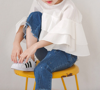 Актуална детска блуза с лотос ръкави и овално деколте
