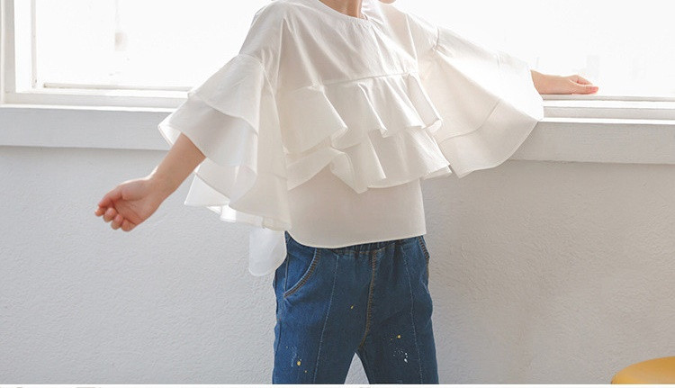 Aktuális gyerekblúz lótusz ujjal és ovális nyakkivágással