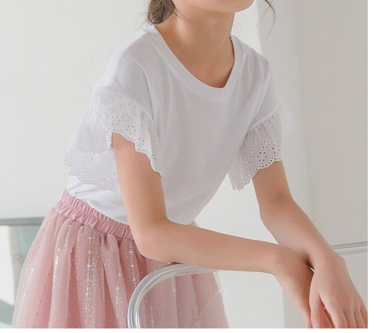 Alkalmi gyerekblúz rövid ujjal és ovális nyakkivágással