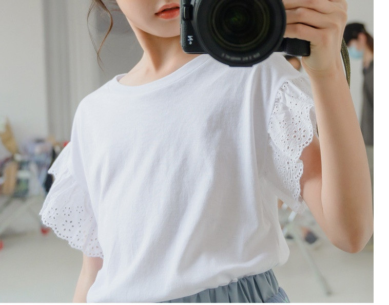 Alkalmi gyerekblúz rövid ujjal és ovális nyakkivágással