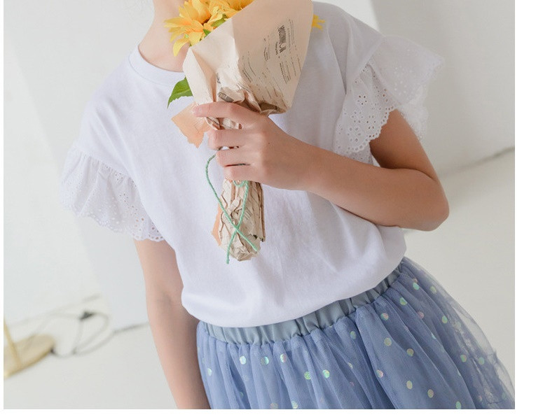 Alkalmi gyerekblúz rövid ujjal és ovális nyakkivágással
