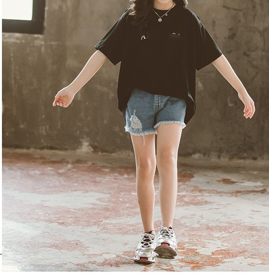 Modern gyerekblúz rövid ujjú, rátéttel