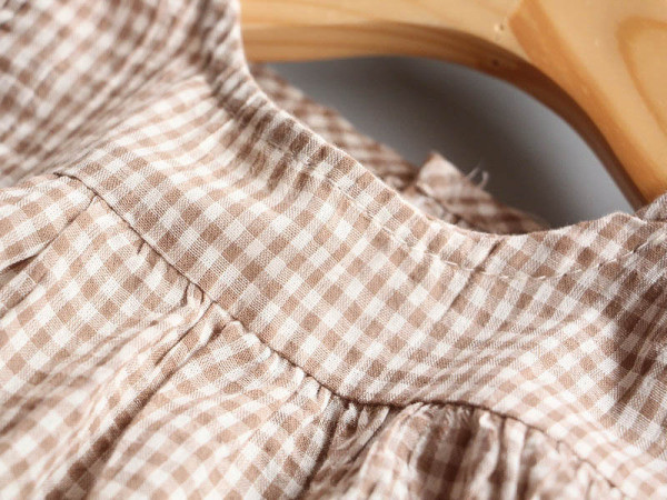 Alkalmi gyerek kockás ing nyakkendővel és ovális nyakkivágással