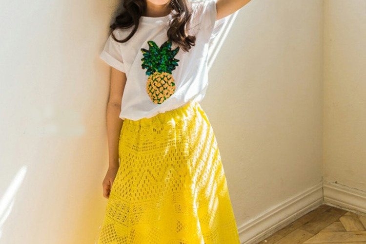 Μοντέρνα παιδική μπλούζα για κορίτσια με απλικέ και πούλιες