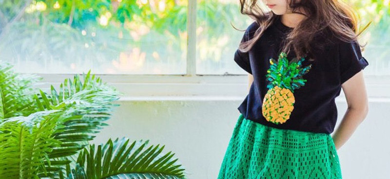 Μοντέρνα παιδική μπλούζα για κορίτσια με απλικέ και πούλιες