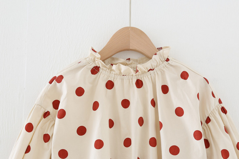 Μοντέρνα  παιδική μπλούζα με οβάλ ντεκολτέ και μακριά μανίκια