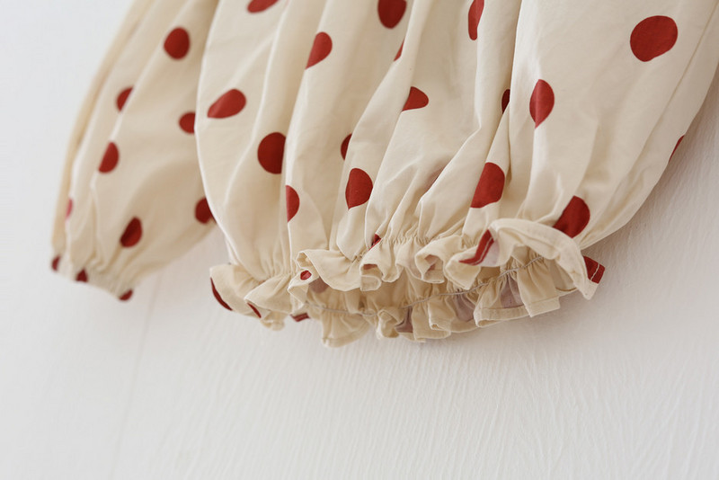 Μοντέρνα  παιδική μπλούζα με οβάλ ντεκολτέ και μακριά μανίκια