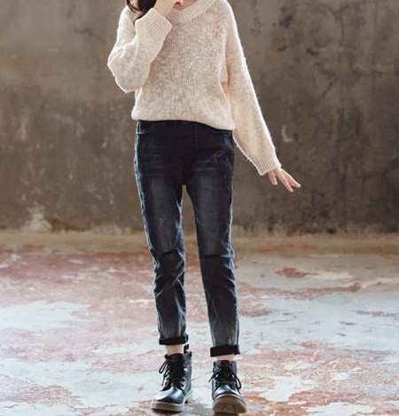 Modern gyerekblúz spitz nyakkivágással és hosszú ujjal