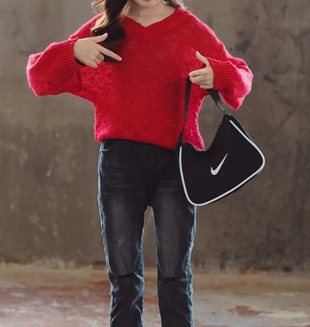 Modern gyerekblúz spitz nyakkivágással és hosszú ujjal