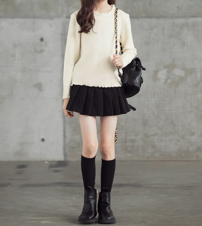 Alkalmi gyerekblúz hosszú ujjal és ovális nyakkivágással