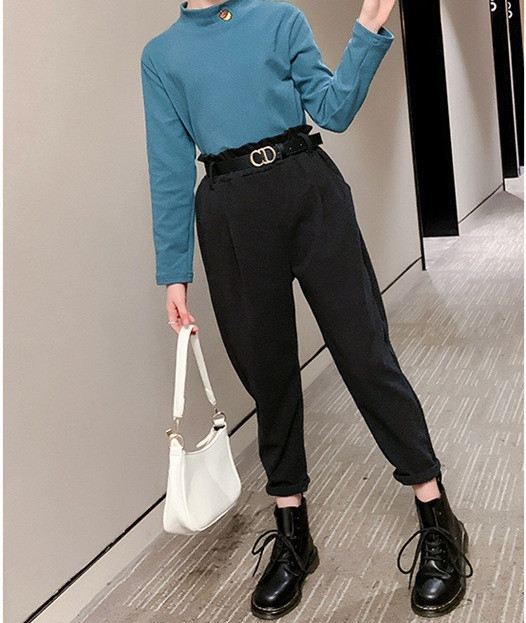 Aktuális női blúz sima modell hímzéssel