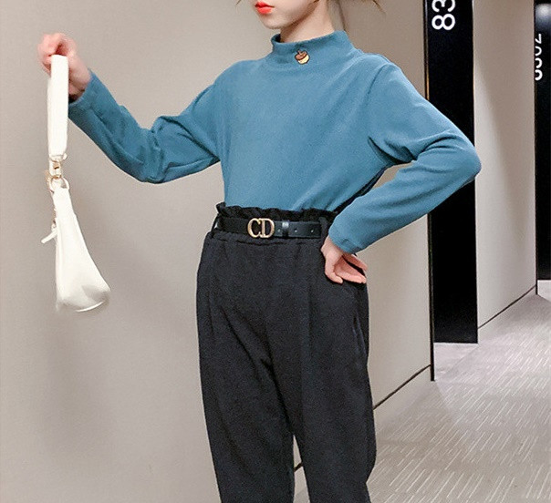 Aktuális női blúz sima modell hímzéssel