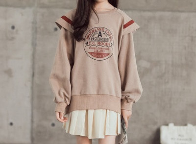 Aktuális gyerekblúz rátéttel és ovális nyakkivágással