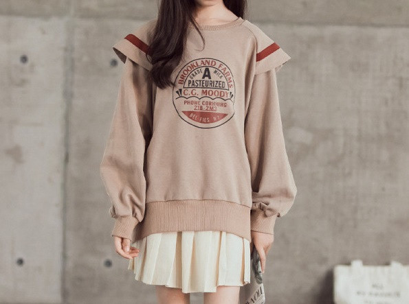 Aktuális gyerekblúz rátéttel és ovális nyakkivágással