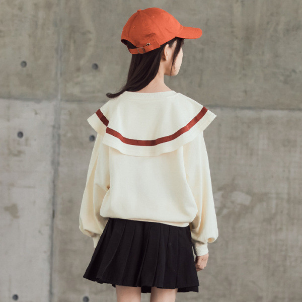 Aktuális gyerekblúz rátéttel és ovális nyakkivágással