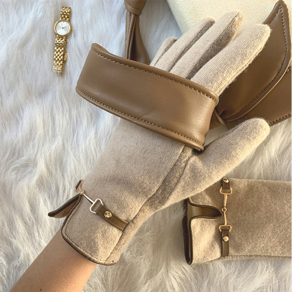 Mănuși moderne de lână pentru femei cu cataramă