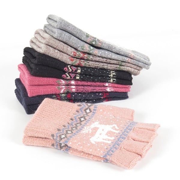 Kötött kesztyű karácsonyi motívumokkal