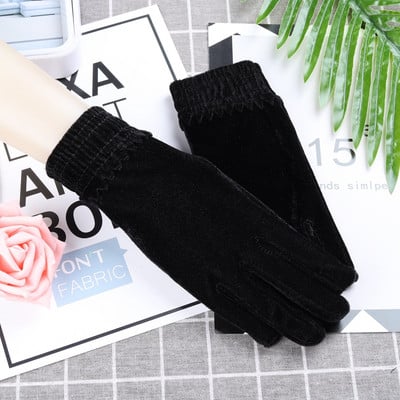 Moodsad naiste sametkindad