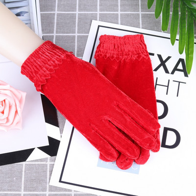 Moodsad naiste sametkindad