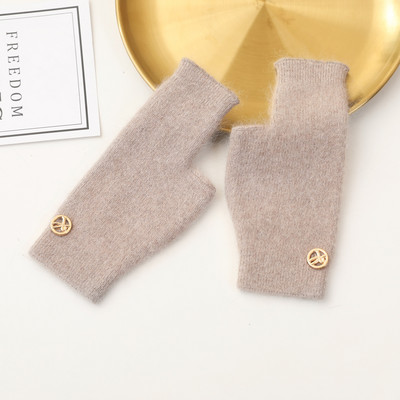 Kootud sõrmedeta kindad naistele