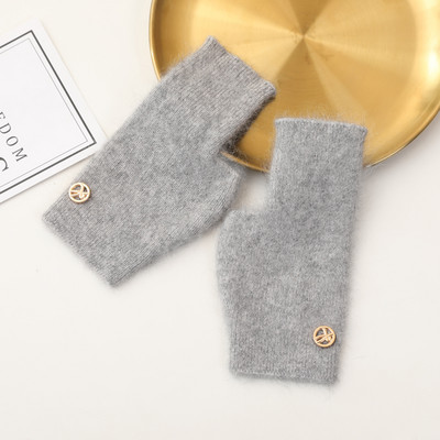 Kootud sõrmedeta kindad naistele