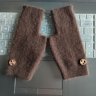 Kootud sõrmedeta kindad naistele