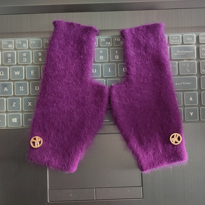 Kootud sõrmedeta kindad naistele