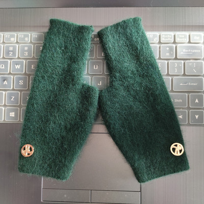 Kootud sõrmedeta kindad naistele