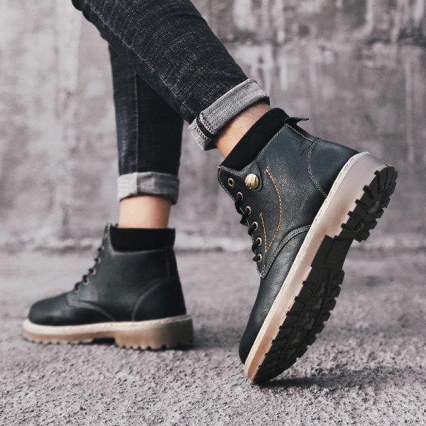 Férfi téli csizma fűzővel