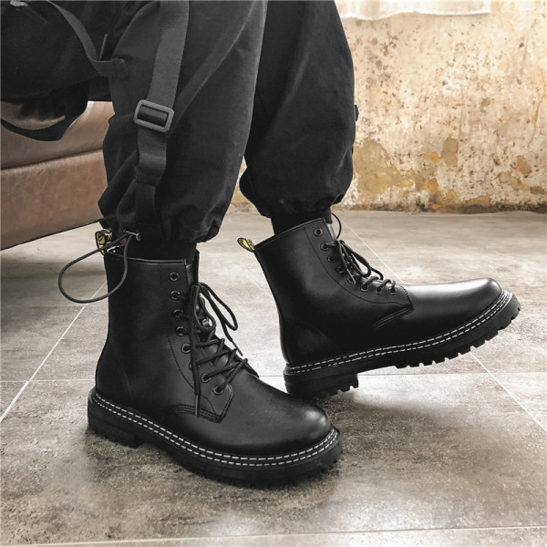 Modern férfi cipő meleg béléssel és fűzővel