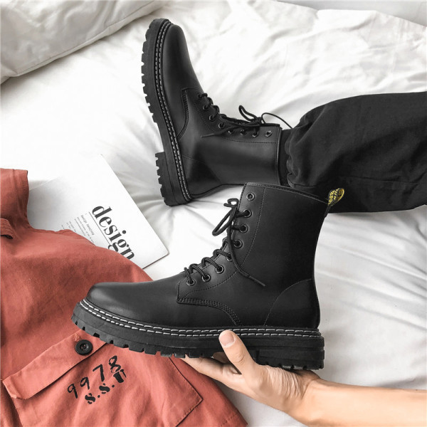 Modern férfi cipő meleg béléssel és fűzővel