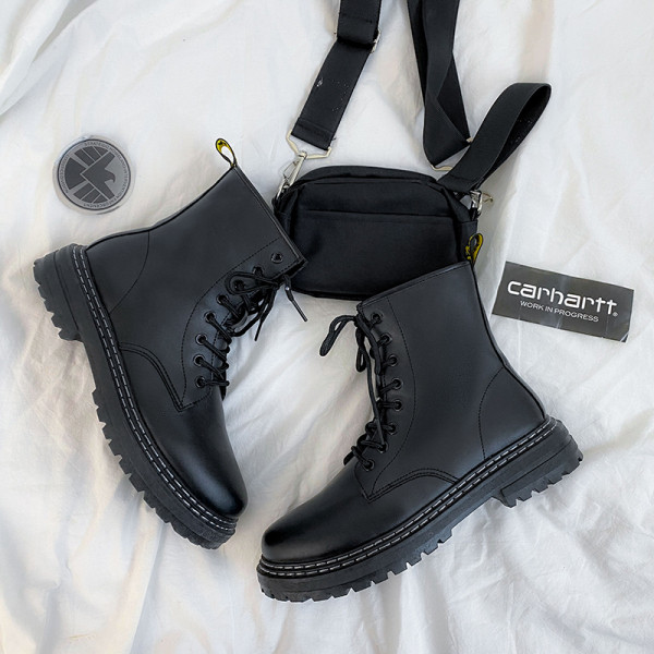 Modern férfi cipő meleg béléssel és fűzővel