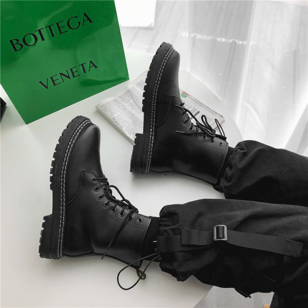 Modern férfi cipő meleg béléssel és fűzővel