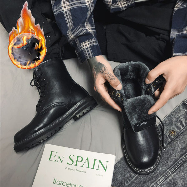 Modern férfi cipő meleg béléssel és fűzővel